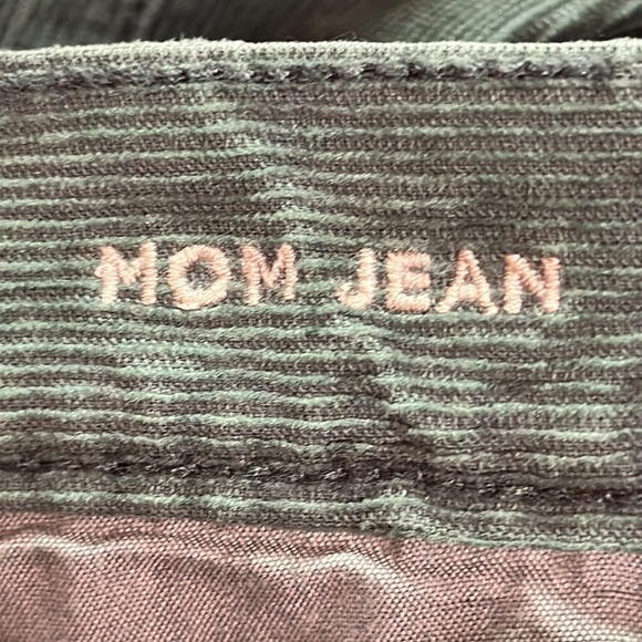 American Eagle Mom Jean Green Corduroy Super Stretch Straight Leg Five Pocket S6 - Picture 7 of 8